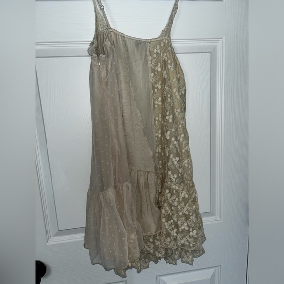 Creme Ryu Dress - Picture 3 of 10